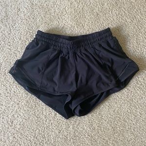 Lululemon Hotty Hot Short II 2.5”